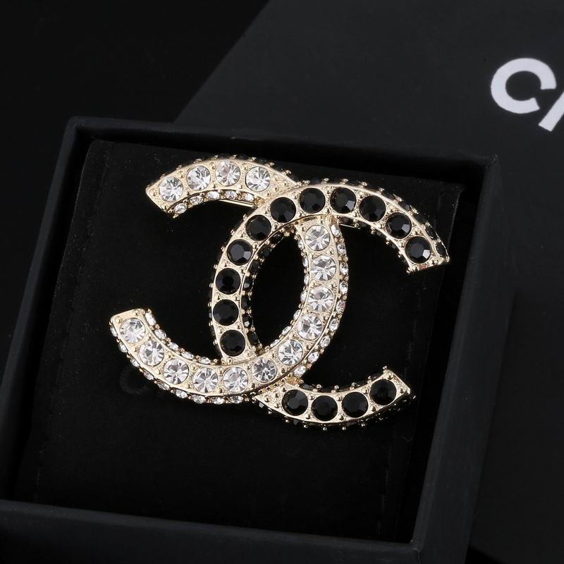 Chanel Brooch 3lyx247